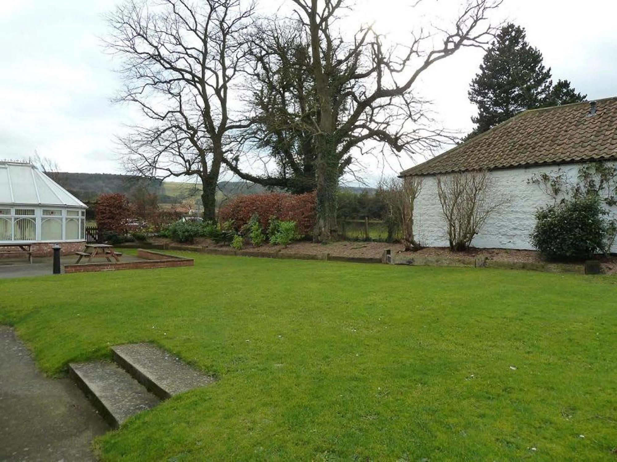 Ganton Greyhound Inn Exterior foto